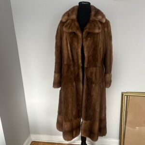 Elegant Brown Réal Mink Fur Coat